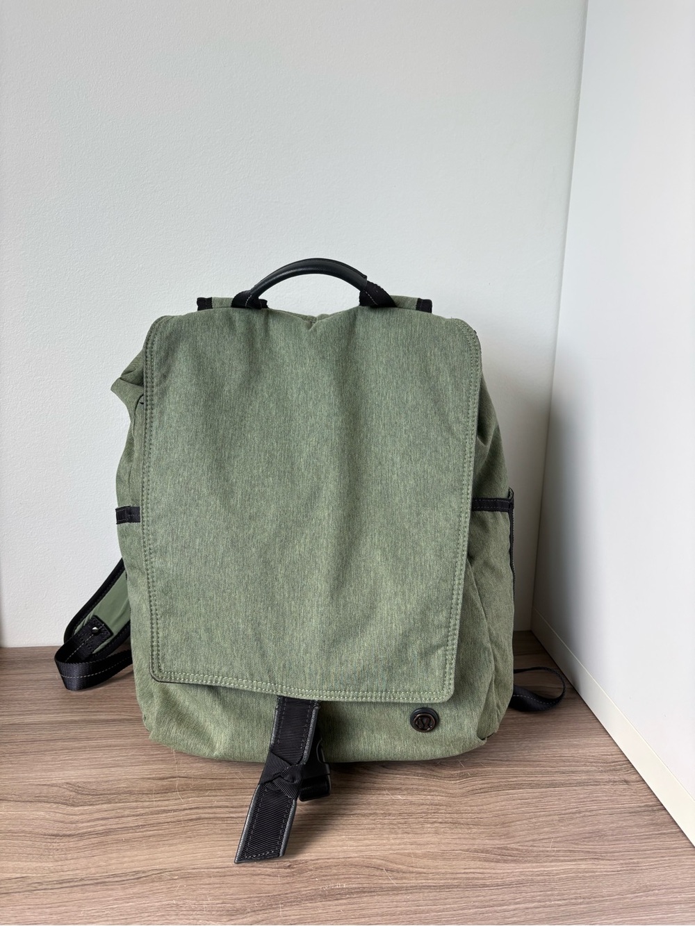 Lululemon Urbanite Backpack Green Unisex *VINTAGE* Authentic